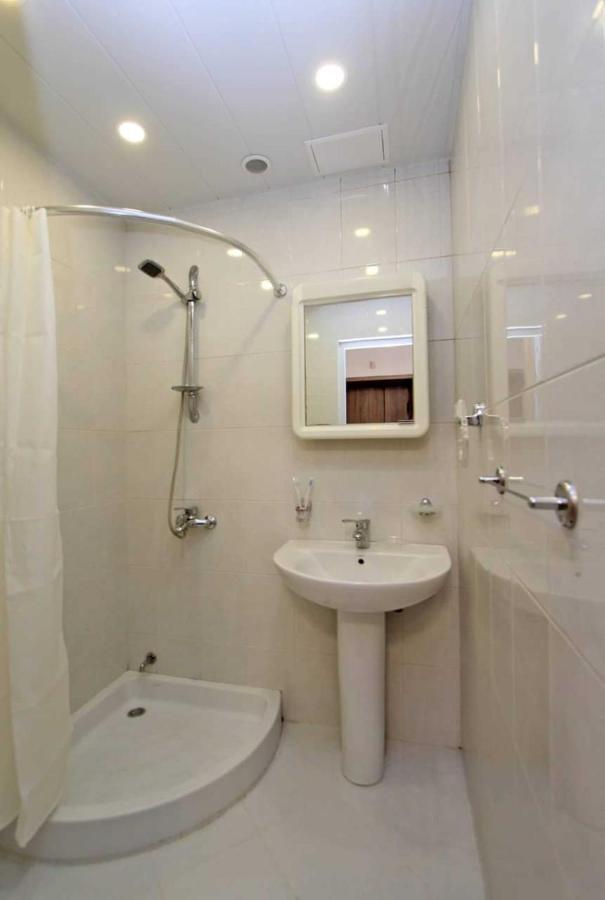 Sunny Apartment In The Center Erevan Esterno foto
