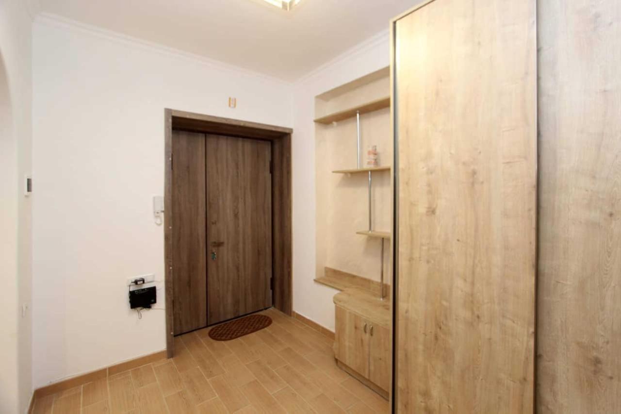 Sunny Apartment In The Center Erevan Esterno foto